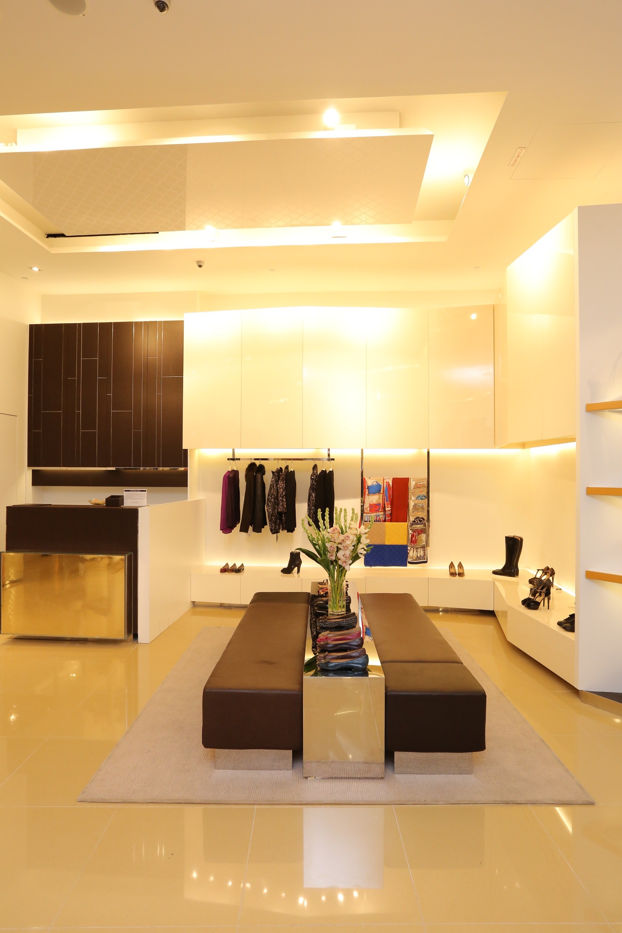 Hermès Pavilion Kuala Lumpur Re-Opens - Stilettoes Diva  Store design  boutique, Showroom interior design, Store interiors